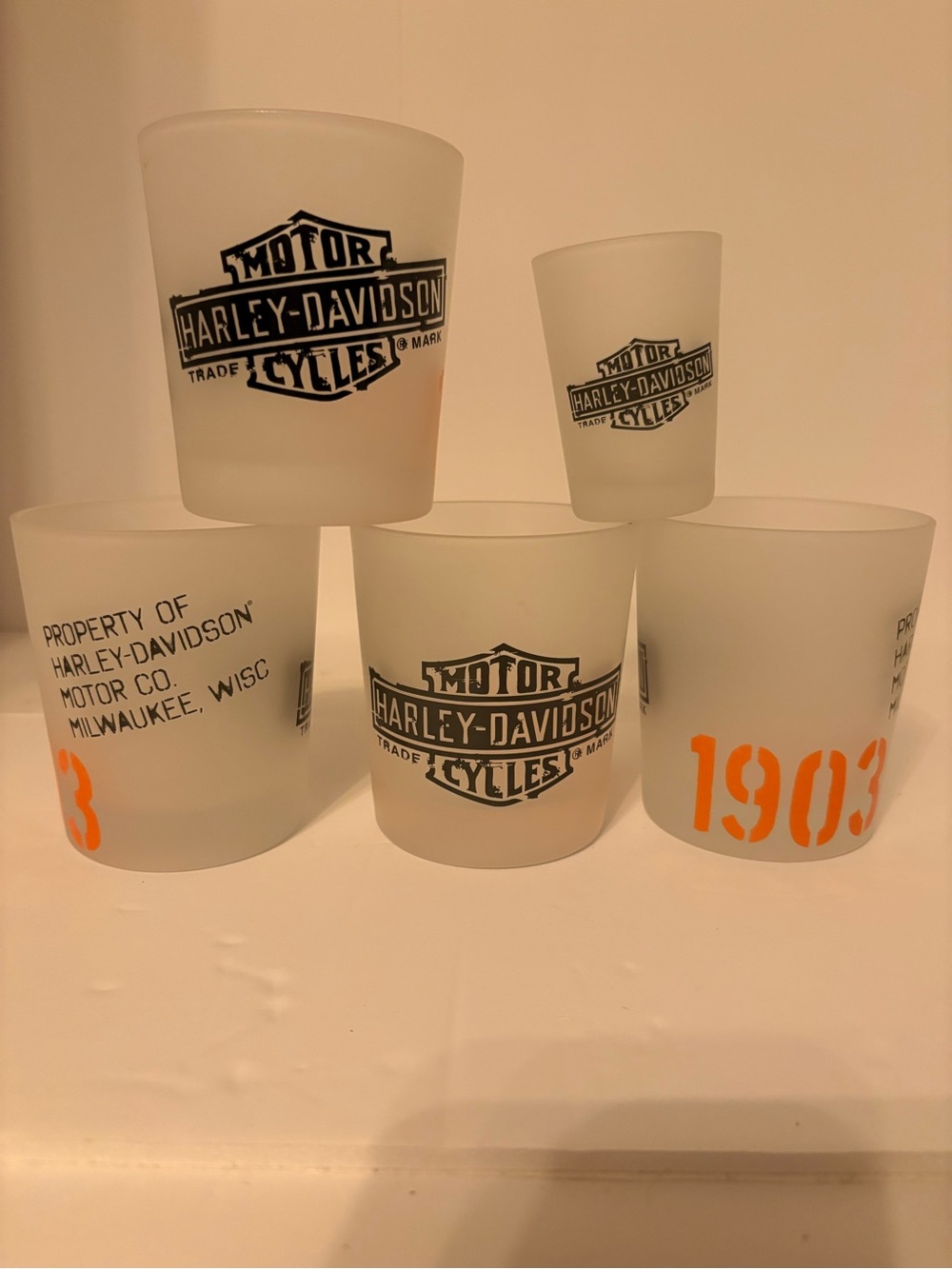 Harley-Davidson Frosted White , 4 whiskey Glass Set with AND ONE H are shot glad